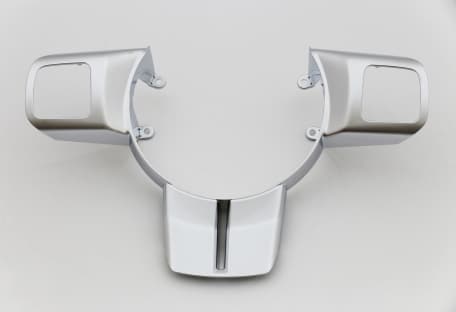 Automotive steering wheel component in a hexavalent chrome finish